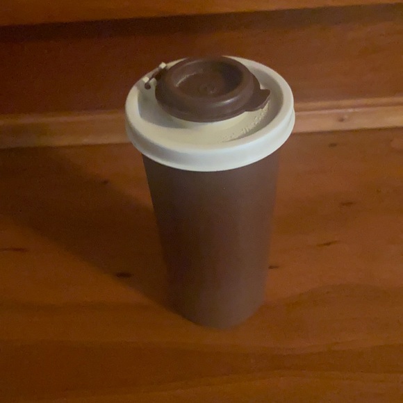 Tupperware salt and pepper shaker - Picture 1 of 2